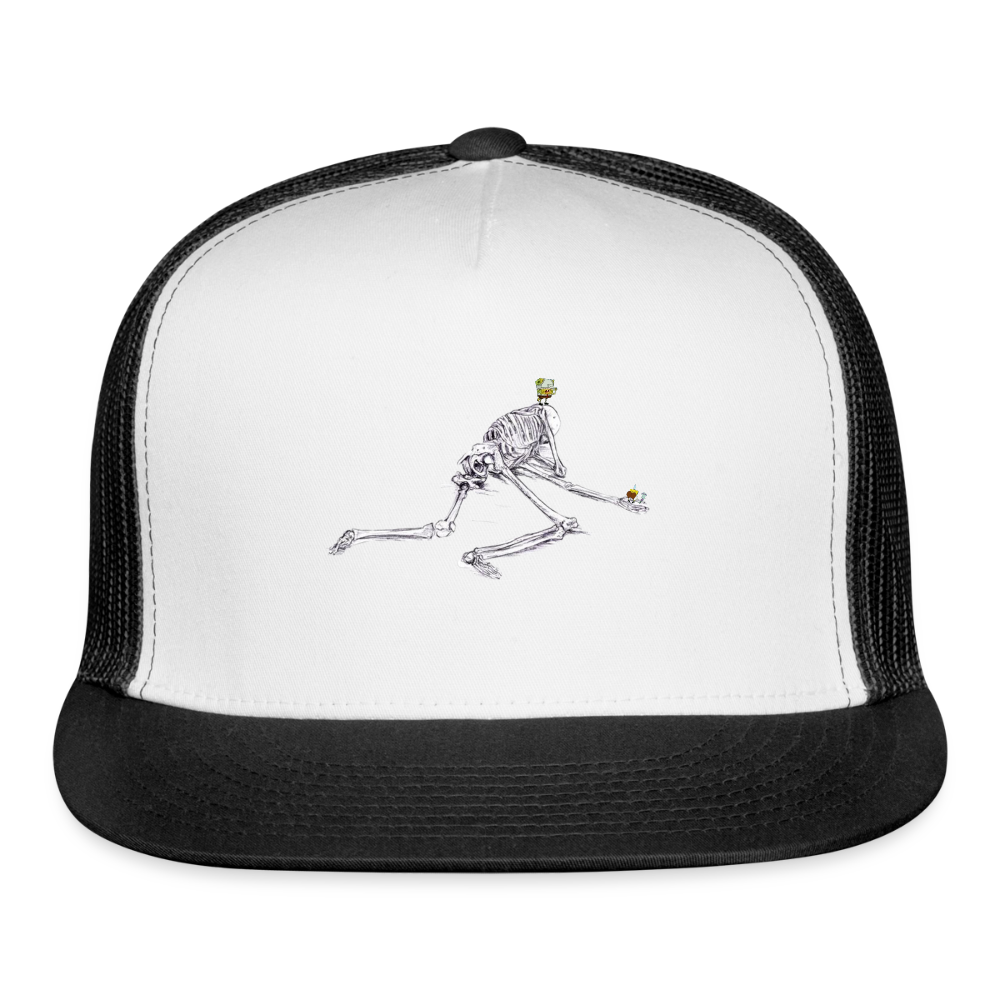 A rejected Hat - white/black