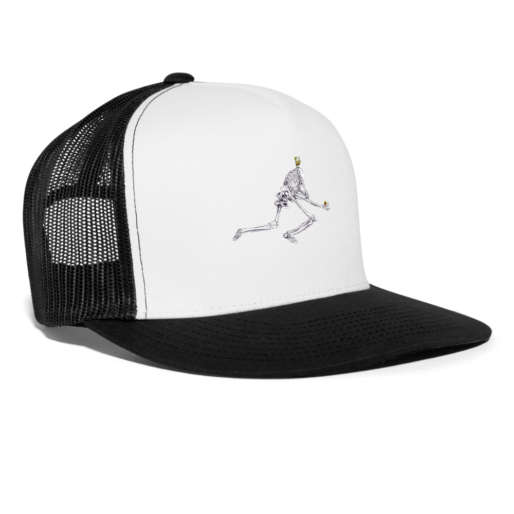 A rejected Hat - white/black