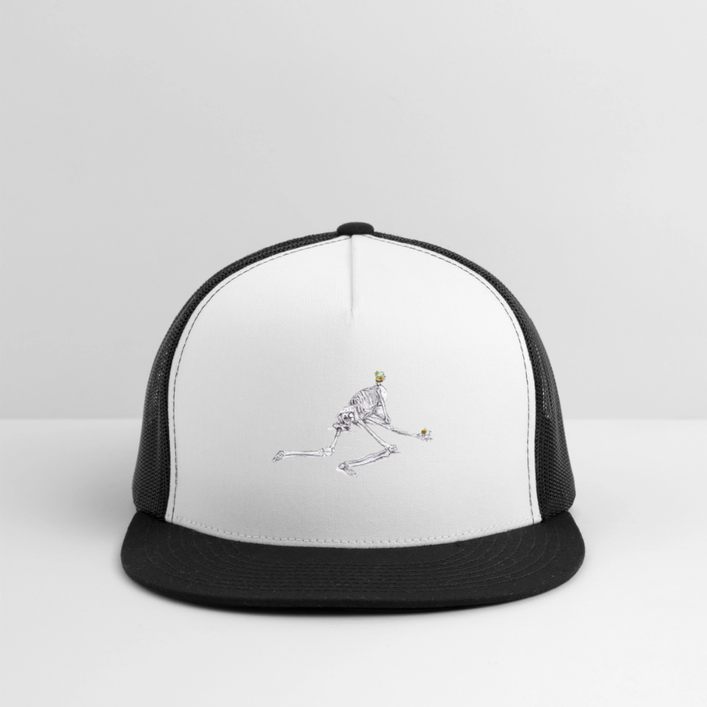 A rejected Hat - white/black